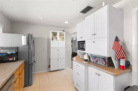 Kitchen - 1365 Windsor Dr, Clearwater, FL 33756 photo 4 of 4