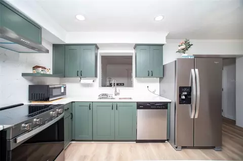 Kitchen - 989 8th Ave NE, Largo, FL 33770 photo 4 of 4