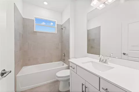 Bath - 18384 Legacy Preserve Dr, Parrish, FL 34219 photo 2 of 2