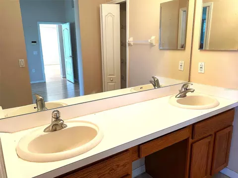 Bath - 11636 Spindrift Loop, Hudson, FL 34667 photo 1 of 3