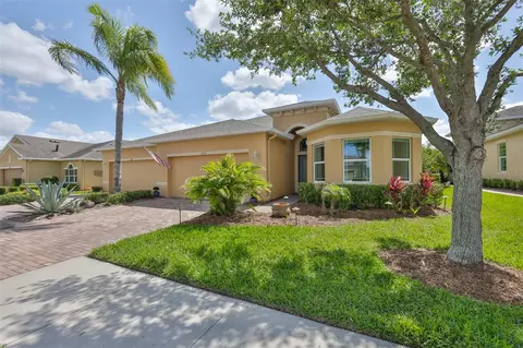 682 Chipper Dr, Sun City Center, FL 33573