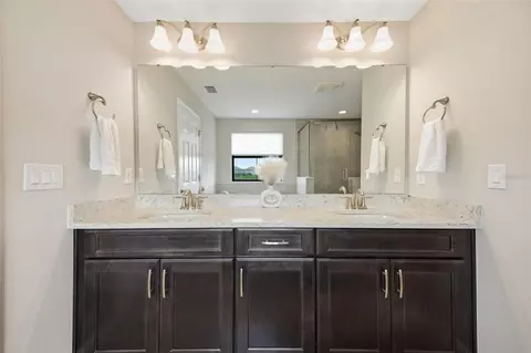 Bath - 8310 Carrhill Pl, Parrish, FL 34219 photo 4 of 8