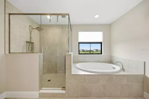 Bath - 8310 Carrhill Pl, Parrish, FL 34219 photo 5 of 8