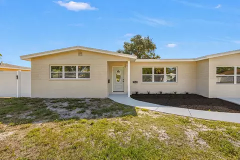 7443 2nd St N, Saint Petersburg, FL 33702