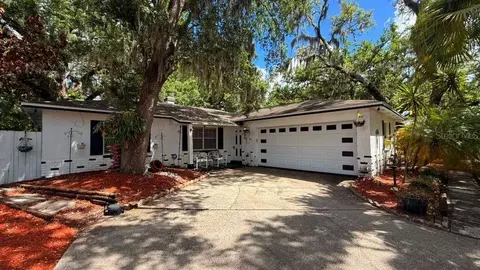 1111 Bristolwood St, Brandon, FL 33510