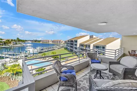 2795 Kipps Colony Dr S #305, Saint Petersburg, FL 33707