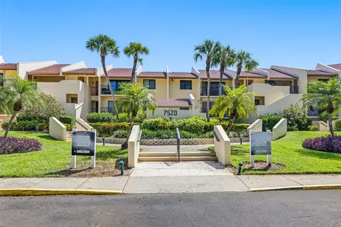 7520 Sunshine Skyway Ln S #T22, Saint Petersburg, FL 33711