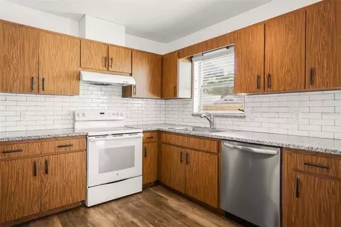 Kitchen - 3526 Azalea Pl, Largo, FL 33771 photo 4 of 4