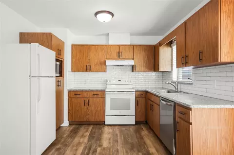 Kitchen - 3526 Azalea Pl, Largo, FL 33771 photo 3 of 4