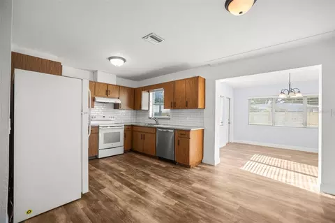 Kitchen - 3526 Azalea Pl, Largo, FL 33771 photo 2 of 4