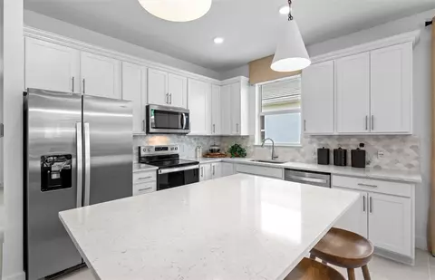 Kitchen - 17872 Star Ruby Pl, Nokomis, FL 34275 photo 2 of 3