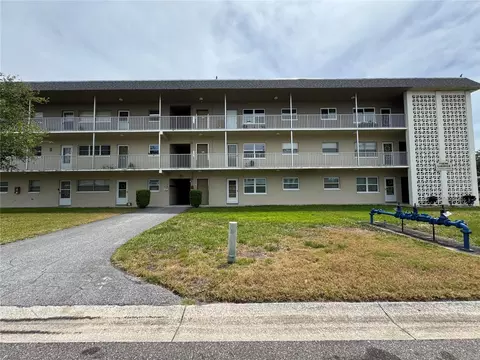 5720 13th Ave N #106B, Saint Petersburg, FL 33710