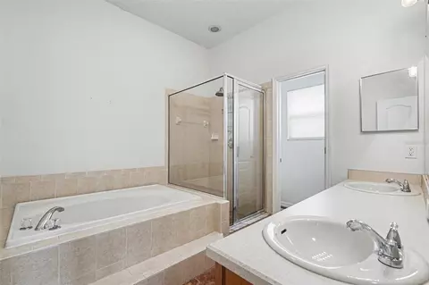 Bath - 9637 Wydella Street St, Riverview, FL 33569 photo 1 of 3