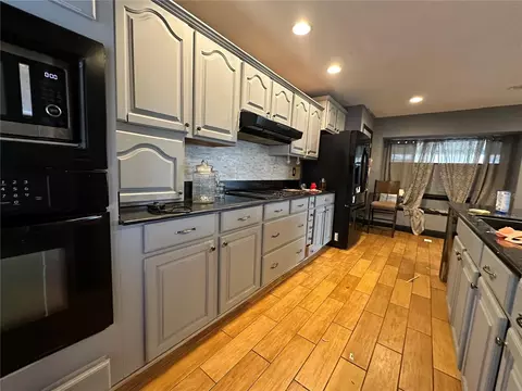 Kitchen - 1402 Shell Flower Dr, Brandon, FL 33511 photo 2 of 4