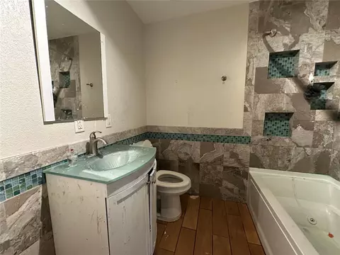 Bath - 1402 Shell Flower Dr, Brandon, FL 33511 photo 2 of 2