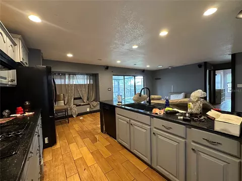 Kitchen - 1402 Shell Flower Dr, Brandon, FL 33511 photo 1 of 4