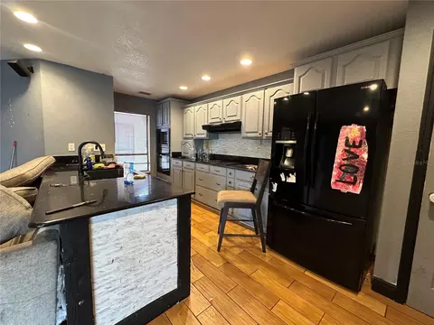Kitchen - 1402 Shell Flower Dr, Brandon, FL 33511 photo 4 of 4