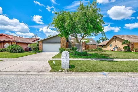10976 Harborside Dr, Largo, FL 33773
