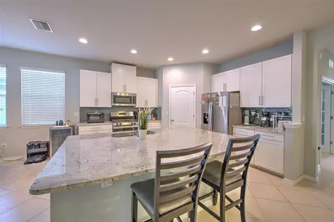 Kitchen - 11130 Spring Point Cir, Riverview, FL 33579 photo 5 of 7