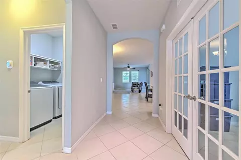 Entry Way - 11130 Spring Point Cir, Riverview, FL 33579 photo 4 of 7