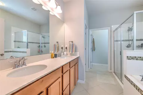 Bath - 11130 Spring Point Cir, Riverview, FL 33579 photo 1 of 3