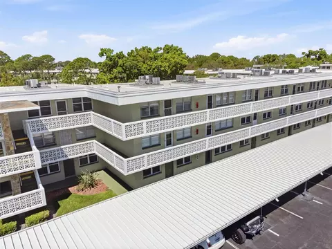 4890 Bay St NE #326, Saint Petersburg, FL 33703
