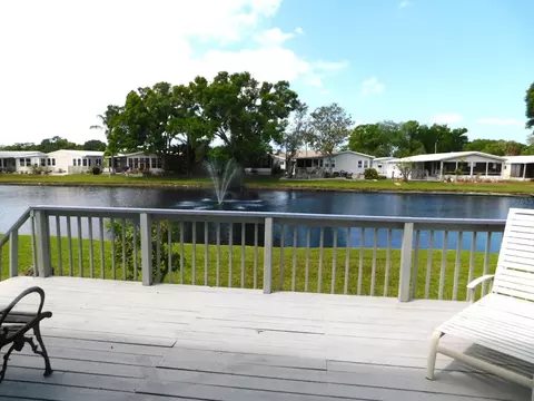 1001 Starkey Rd #395, Largo, FL 33771