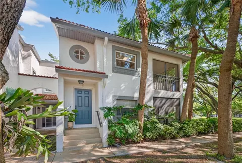 492 Santa Cruz Pl NE #E, Saint Petersburg, FL 33703