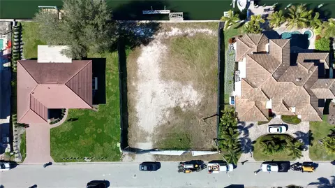 2019 Illinois Ave NE, Saint Petersburg, FL 33703