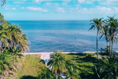 5926 Bahama Shores Dr S, Saint Petersburg, FL 33705