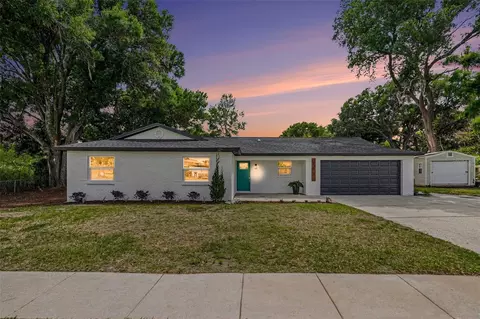 707 Queens Ct, Seffner, FL 33584