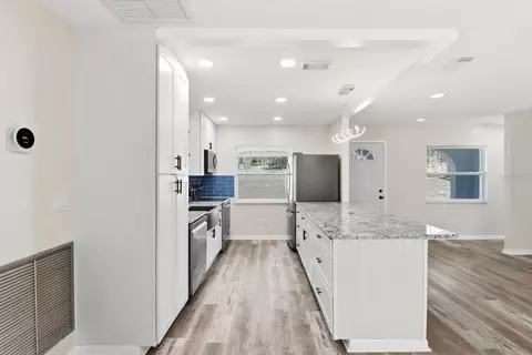 Kitchen - 700 E Stratford Rd, Lecanto, FL 34461 photo 2 of 7