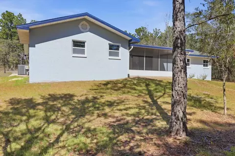 Exterior - 700 E Stratford Rd, Lecanto, FL 34461 photo 4 of 10