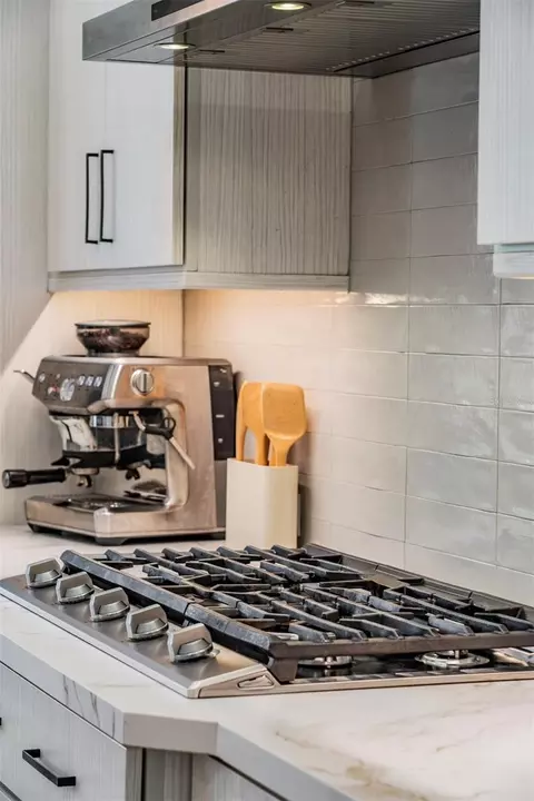 Kitchen - 16007 39th Gln E, Parrish, FL 34219 photo 9 of 10