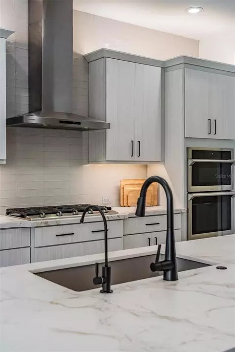 Kitchen - 16007 39th Gln E, Parrish, FL 34219 photo 8 of 10