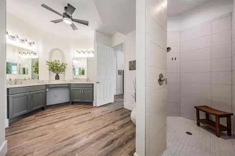 Bath - 16007 39th Gln E, Parrish, FL 34219 photo 2 of 5