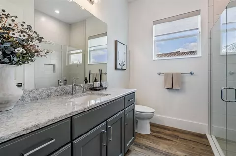 Bath - 16007 39th Gln E, Parrish, FL 34219 photo 3 of 5