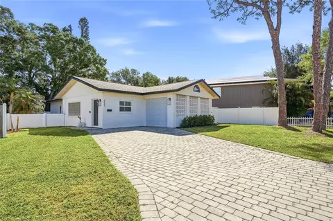 4043 Shore Acres Blvd NE, Saint Petersburg, FL 33703