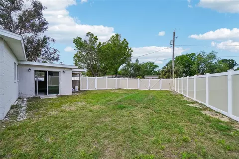 Exterior - 541 Firefly Ln, Apollo Beach, FL 33572 photo 5 of 8