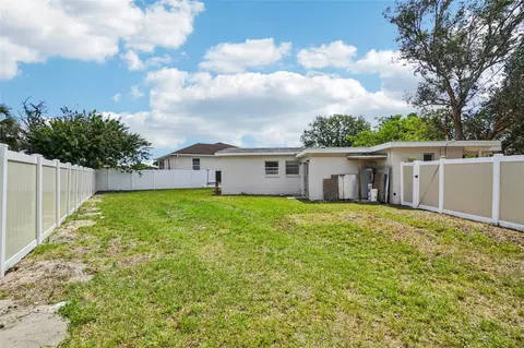 Exterior - 541 Firefly Ln, Apollo Beach, FL 33572 photo 4 of 8