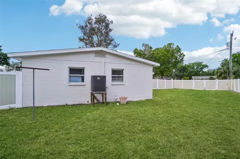 Exterior - 541 Firefly Ln, Apollo Beach, FL 33572 photo 6 of 8
