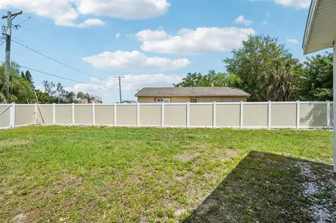 Exterior - 541 Firefly Ln, Apollo Beach, FL 33572 photo 3 of 8