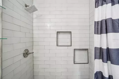 Bath - 541 Firefly Ln, Apollo Beach, FL 33572 photo 2 of 2