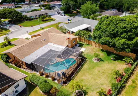 5916 Oakhurst Dr, Seminole, FL 33772