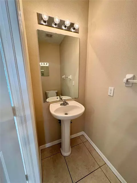 Bath - 6002 Osprey Lake Cir, Riverview, FL 33578 photo 1 of 3