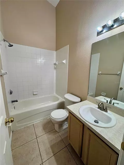Bath - 6002 Osprey Lake Cir, Riverview, FL 33578 photo 2 of 3