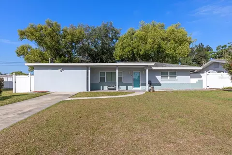 9940 108th St, Seminole, FL 33772