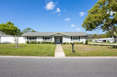 2396 Mangrum Dr, Dunedin, FL 34698