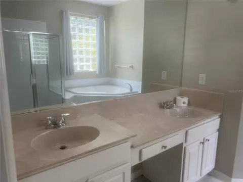 Bath - 18914 Maisons Dr, Lutz, FL 33558 photo 3 of 7