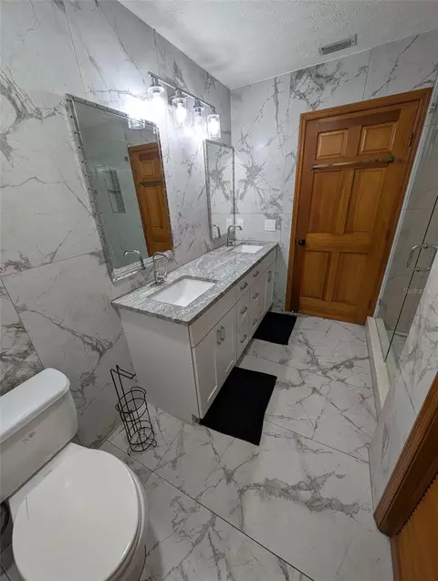 Bath - 2106 Whitlock Pl, Dover, FL 33527 photo 14 of 15